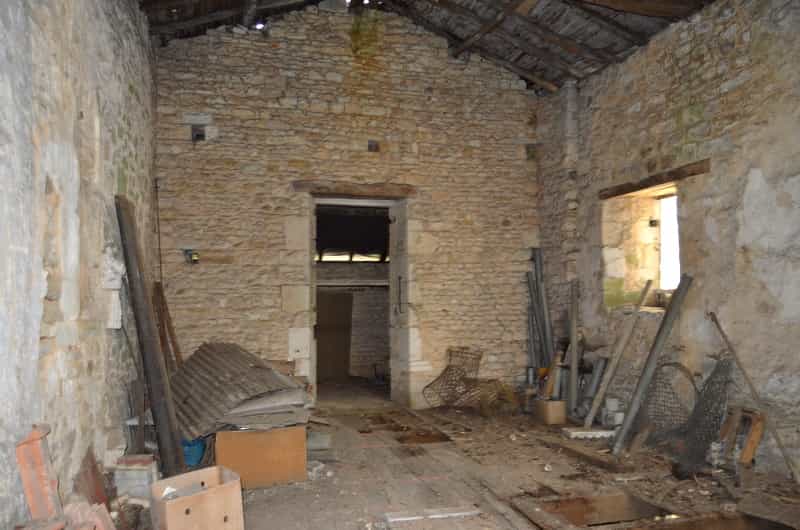 Kondominium di Ruffec, Nouvelle-Aquitaine 10143701