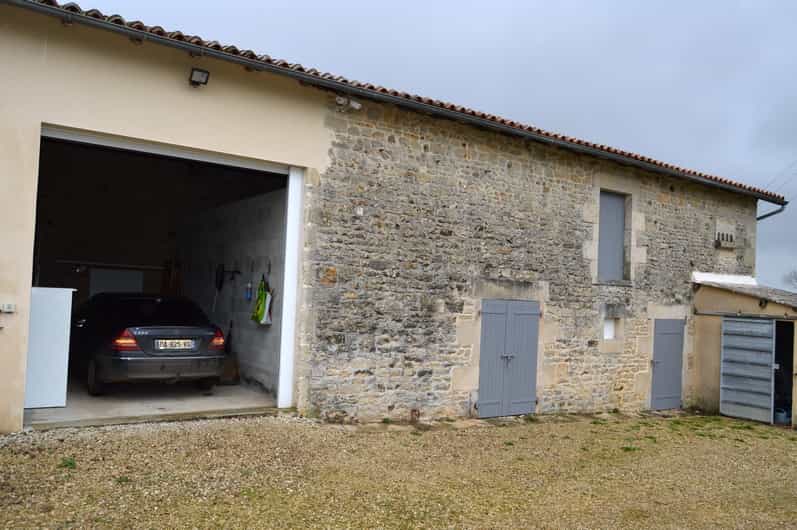 House in Bioussac, Nouvelle-Aquitaine 10143713