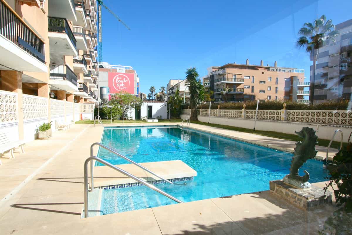 Condominium in Santa Fe de los Boliches, Andalusië 10143855