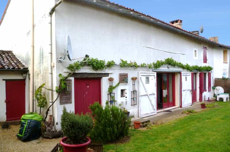 Rumah di Les Adjots, Nouvelle-Aquitaine 10144235