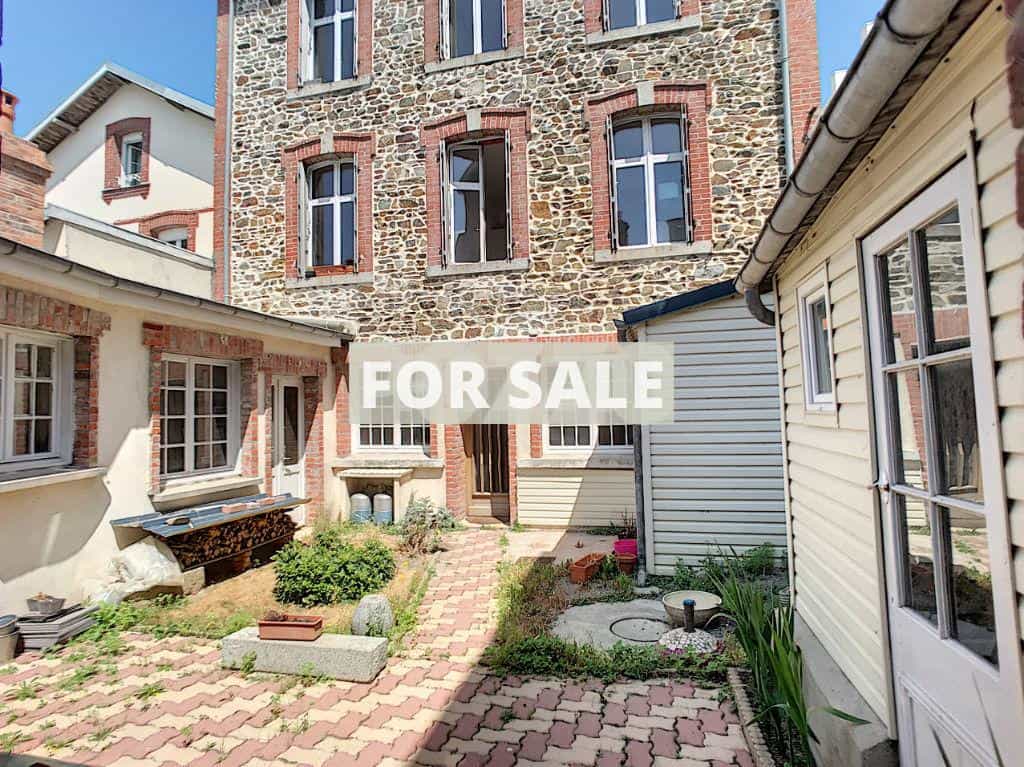 公寓 在 Saint-Aubin-des-Preaux, Normandie 10144439
