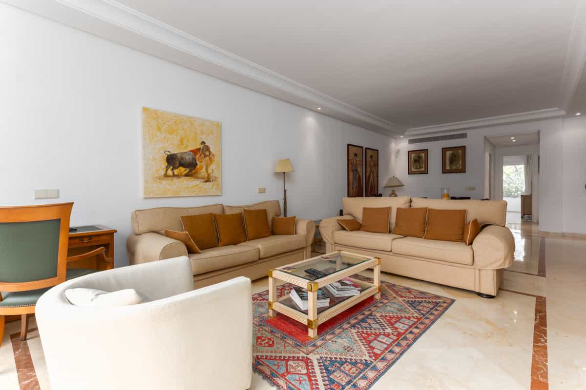 Eigentumswohnung im Marbella, Andalusien 10144699