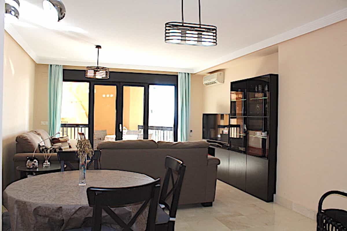 Condominium in Marbella, Andalucía 10144767