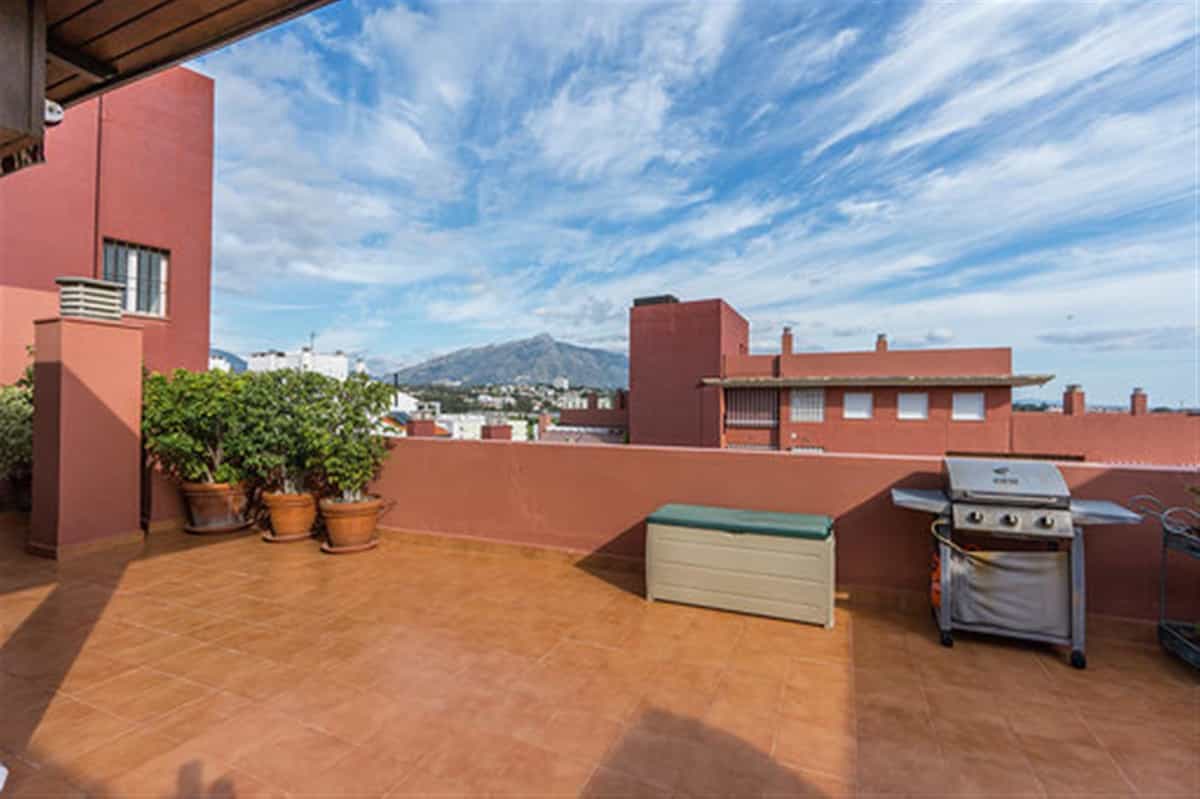 Condominium in San Pedro de Alcantara, Andalusia 10144769