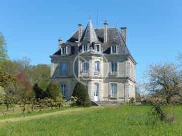 Talo sisään Saint-Maixent-l'Ecole, Nouvelle-Aquitaine 10145666