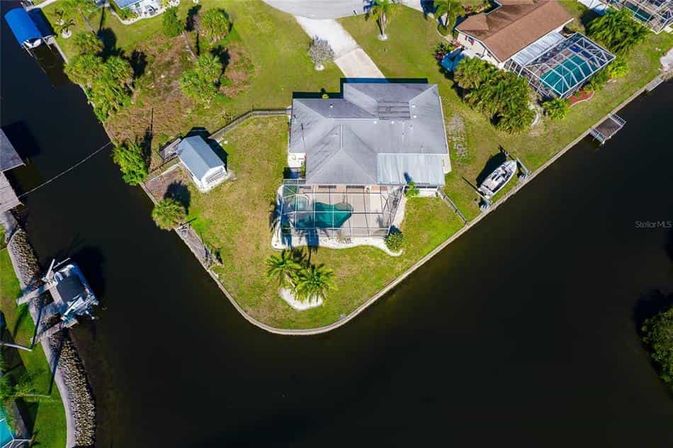 House in New Point Comfort, Florida 10145745