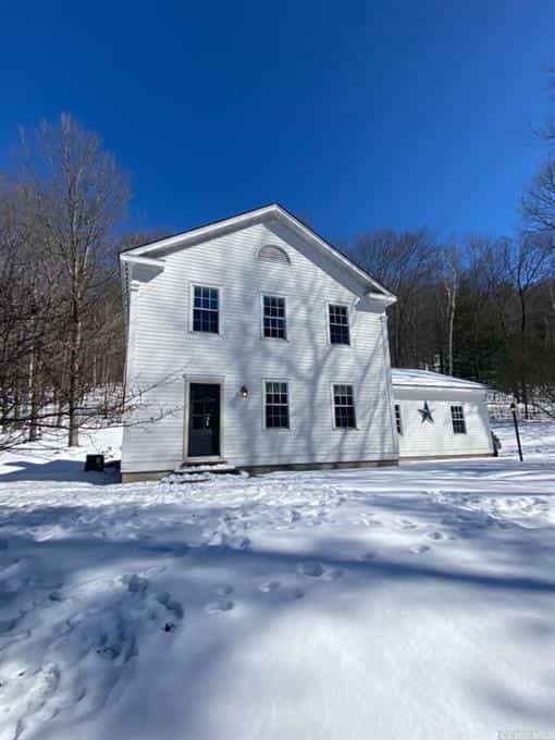 House in Canaan, New York 10145851
