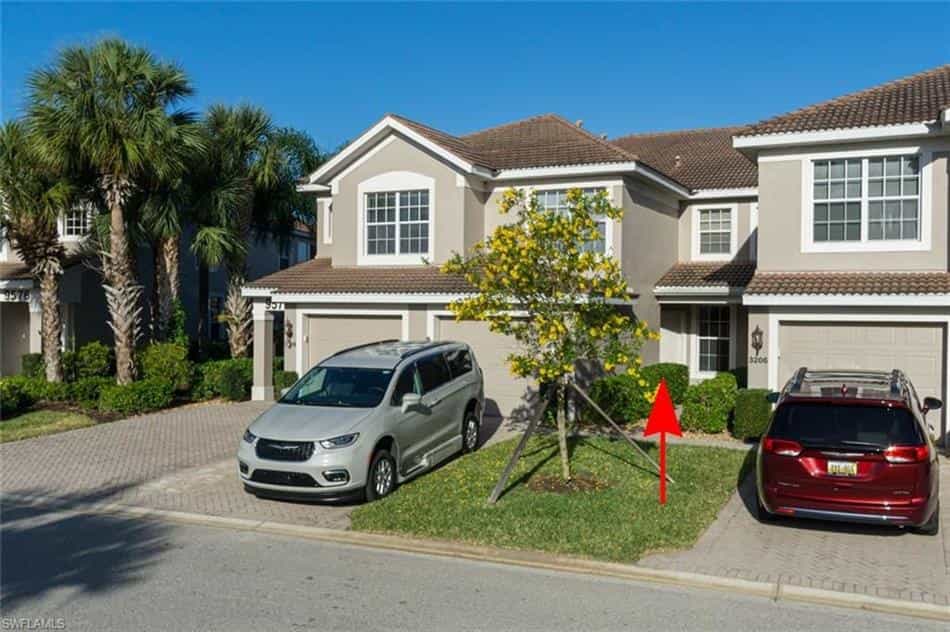 Condominium in Fort Myers, Florida 10146077