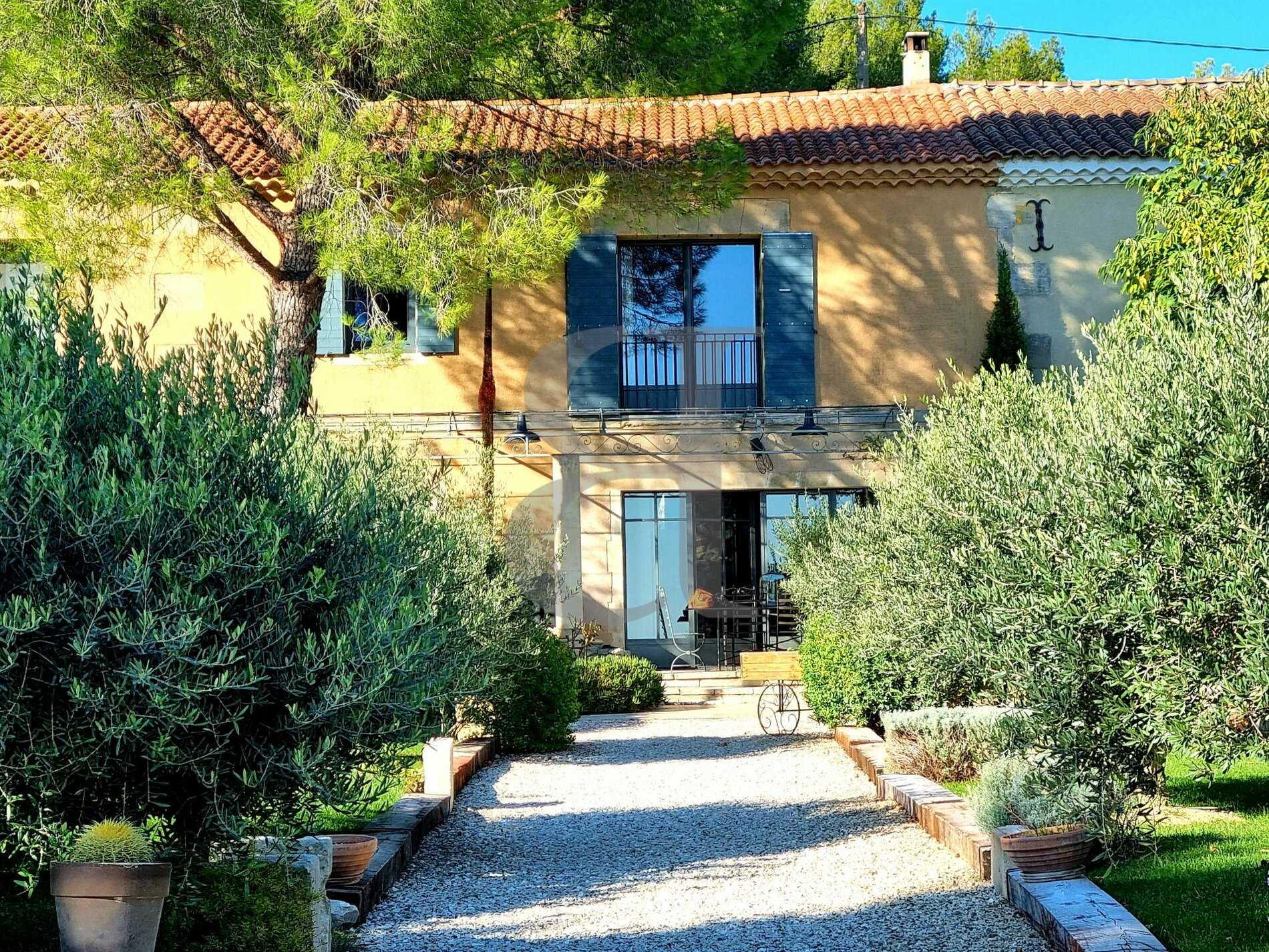 Hus i Maussane-les-Alpilles, Provence-Alpes-Cote d'Azur 10146180