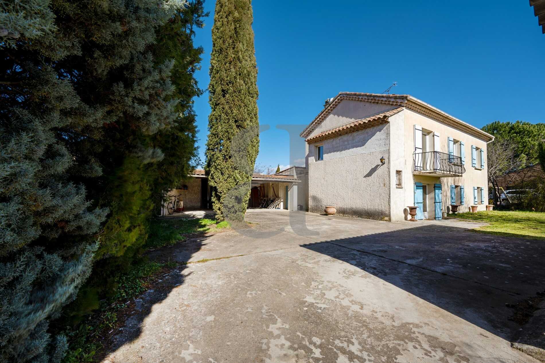 casa no L'Isle-sur-la-Sorgue, Provença-Alpes-Costa Azul 10146242