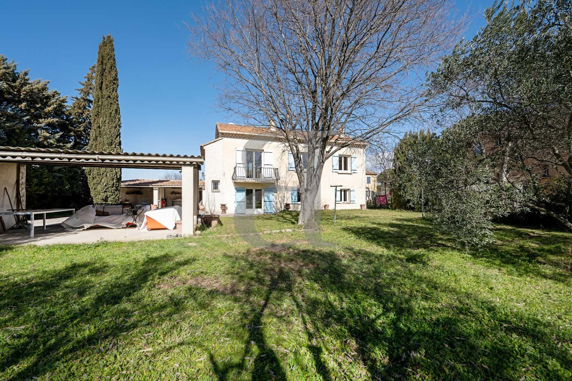Haus im L'Isle-sur-la-Sorgue, Provence-Alpes-Côte d'Azur 10146242