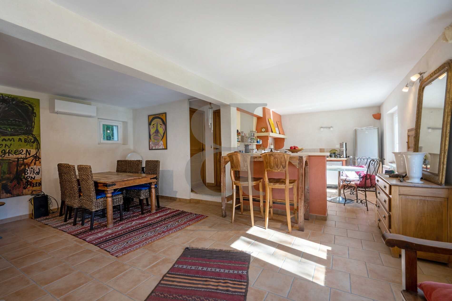 Будинок в L'Isle-sur-la-Sorgue, Provence-Alpes-Côte d'Azur 10146242