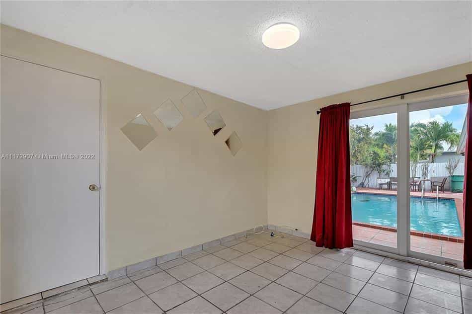 Condominium in Miami, Florida 10146474