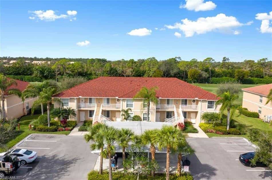 Condominium in Naples, Florida 10146479