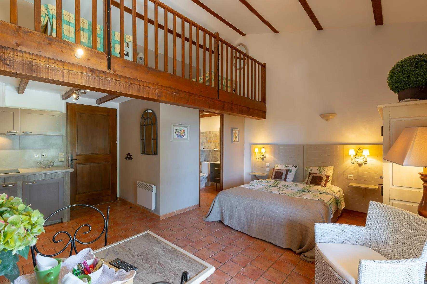 Condomínio no La Motte, Provence-Alpes-Côte d'Azur 10146524