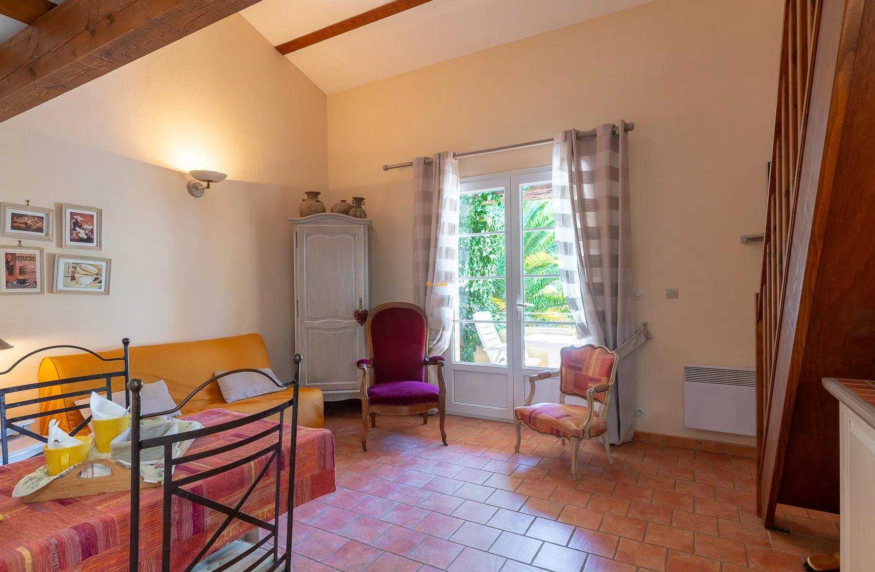 Condominium in La Motte, Provence-Alpes-Côte d'Azur 10146524