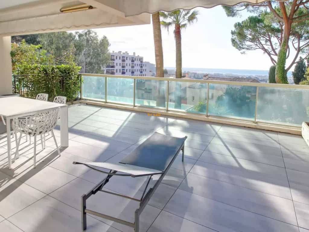 Condominium dans Le Cannet, Provence-Alpes-Côte d'Azur 10146525