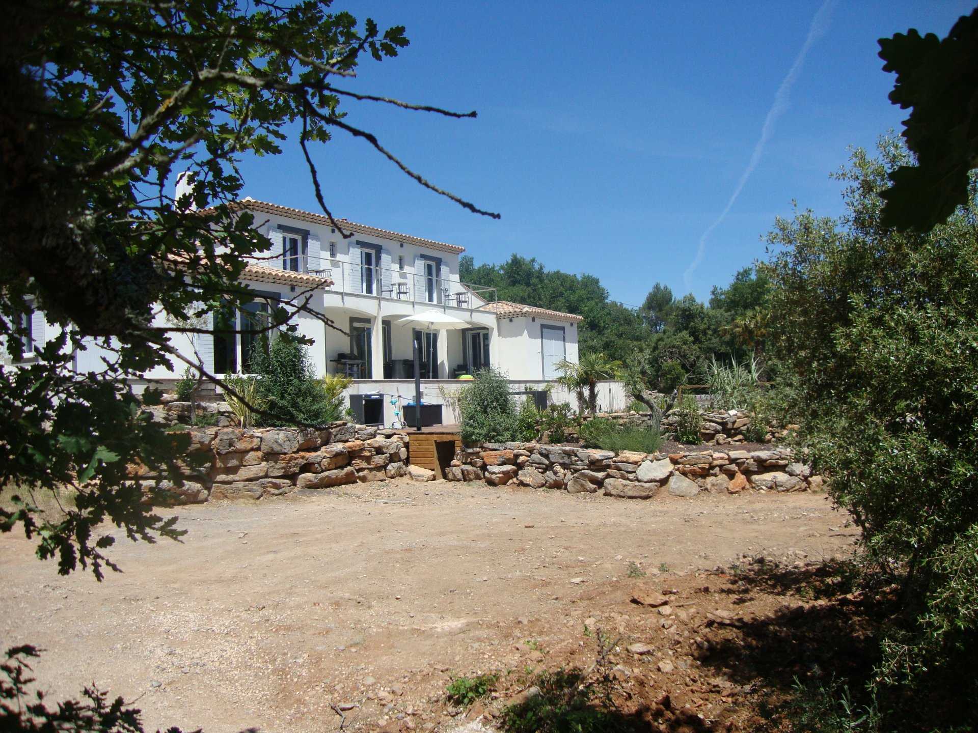 Hus i Saint-Maximin-la-Sainte-Baume, Provence-Alpes-Cote d'Azur 10146697