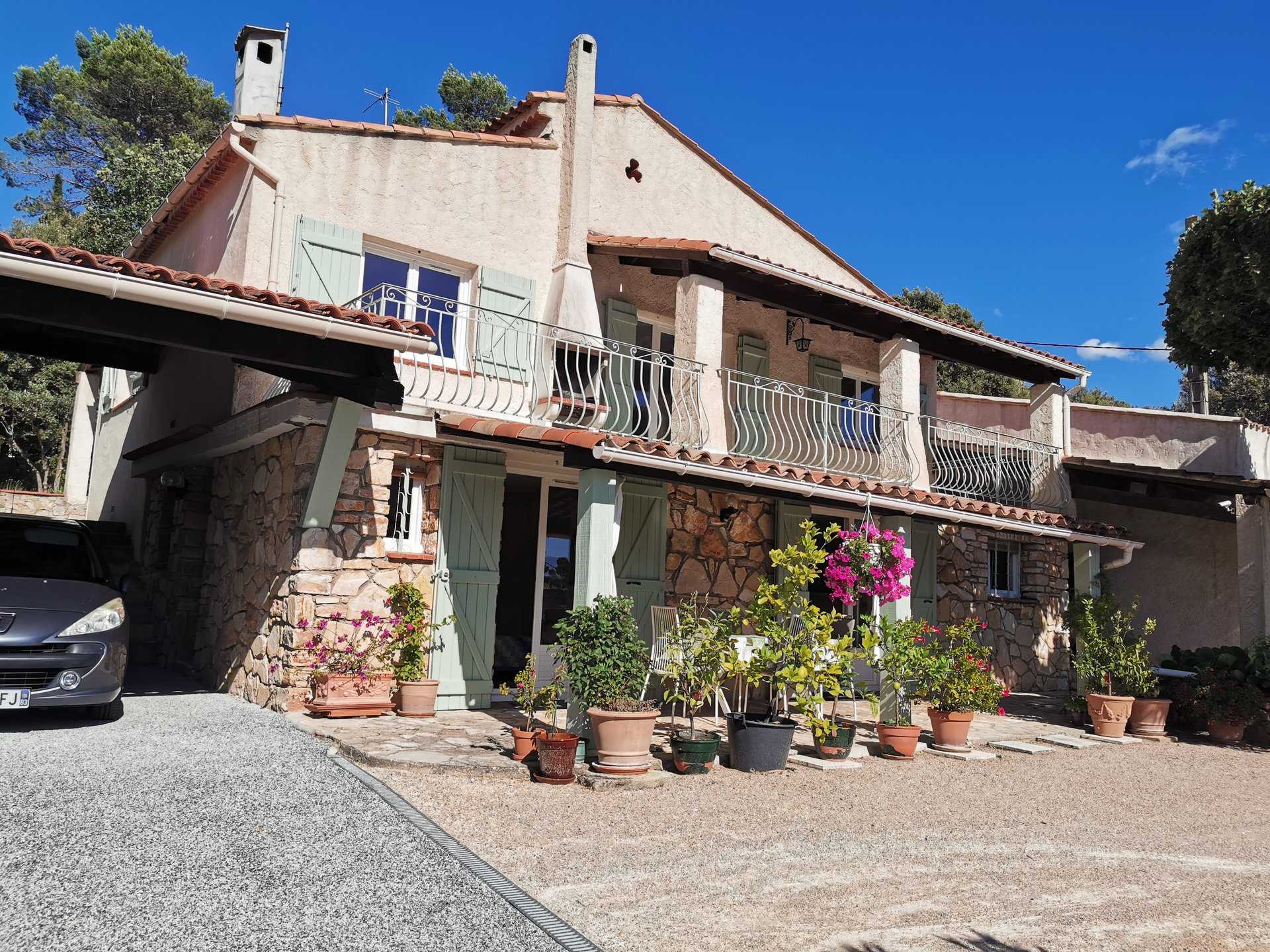 rumah dalam Lorgues, Provence-Alpes-Côte d'Azur 10146698