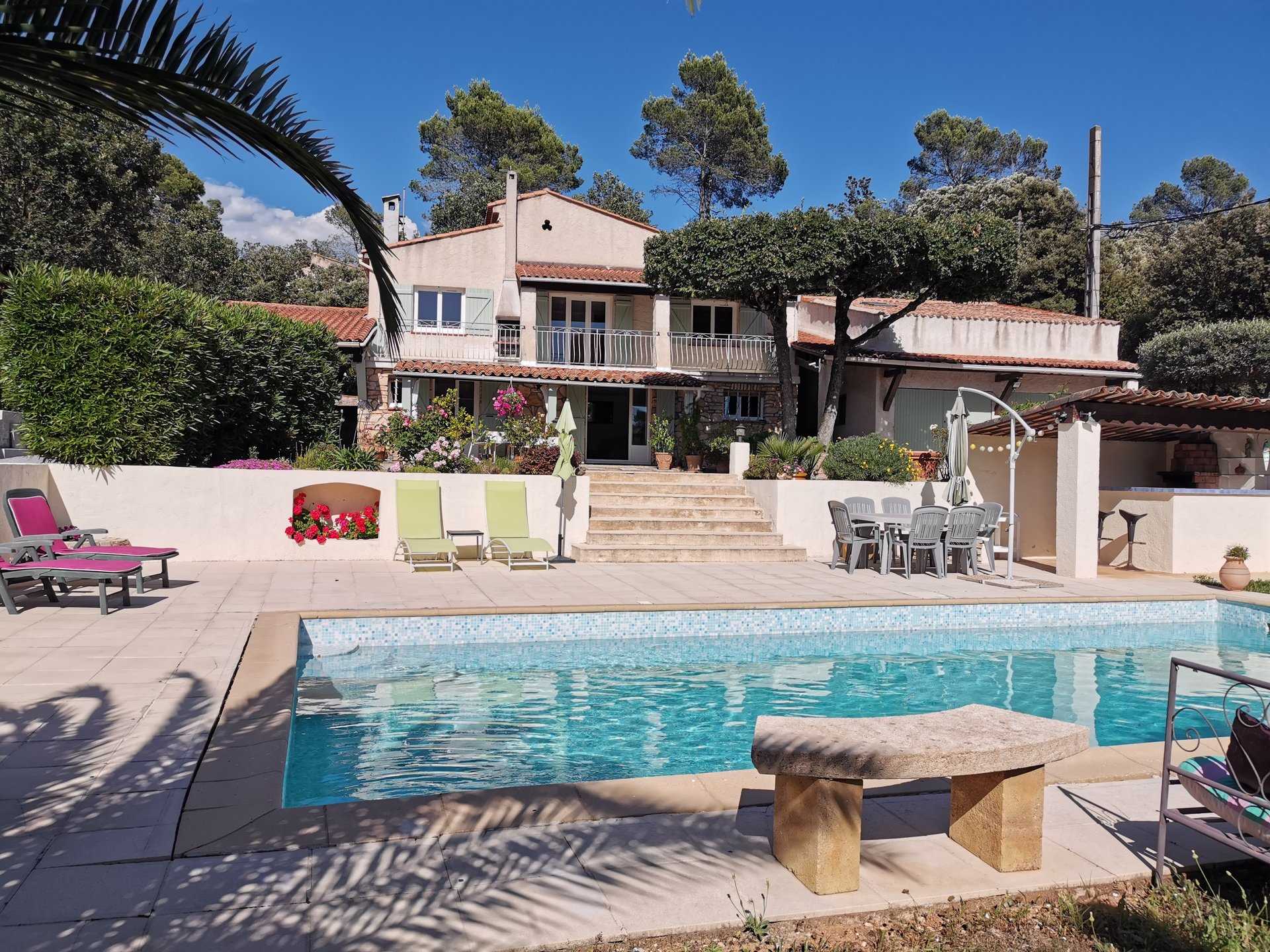 rumah dalam Lorgues, Provence-Alpes-Côte d'Azur 10146698