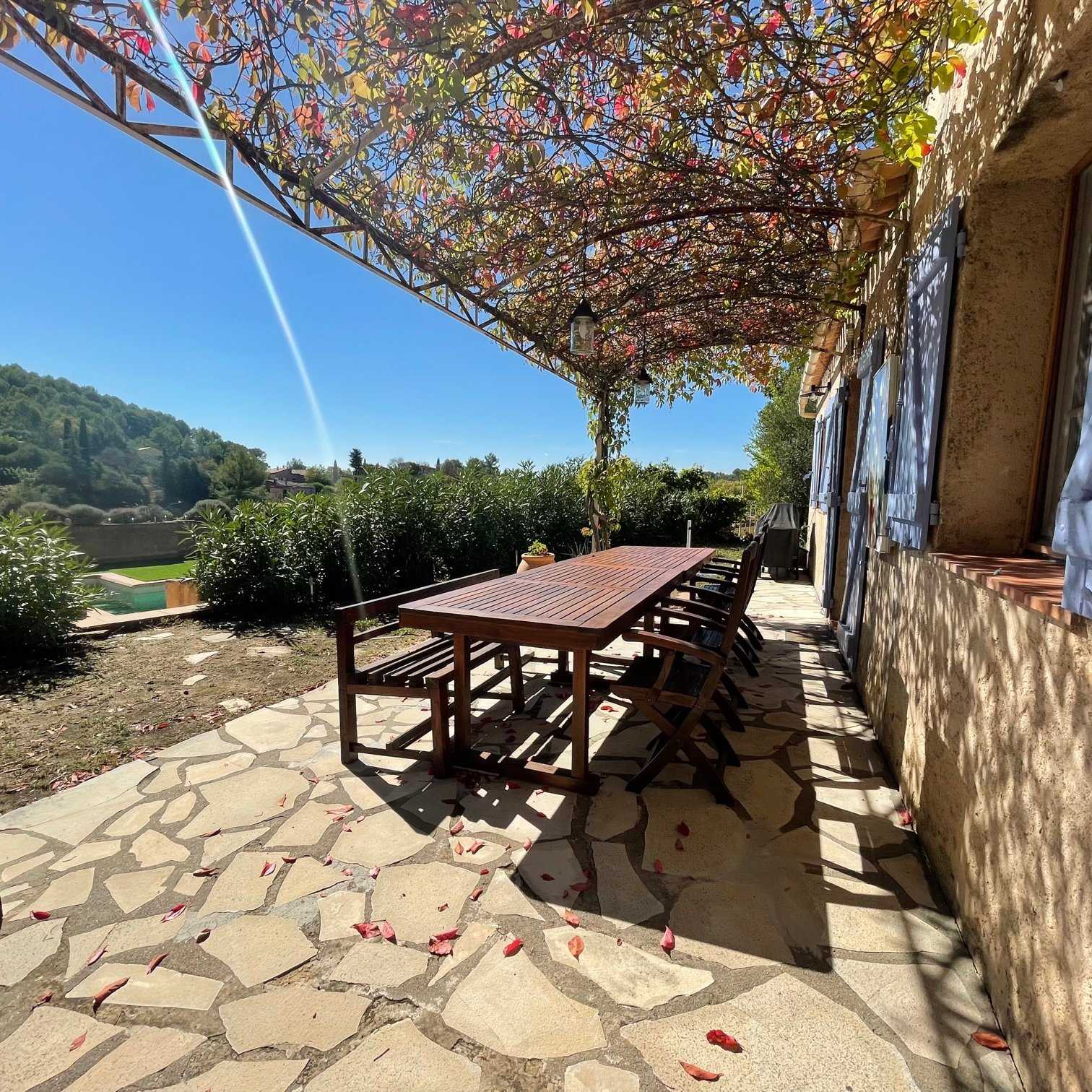 rumah dalam Cotignac, Provence-Alpes-Cote d'Azur 10146699
