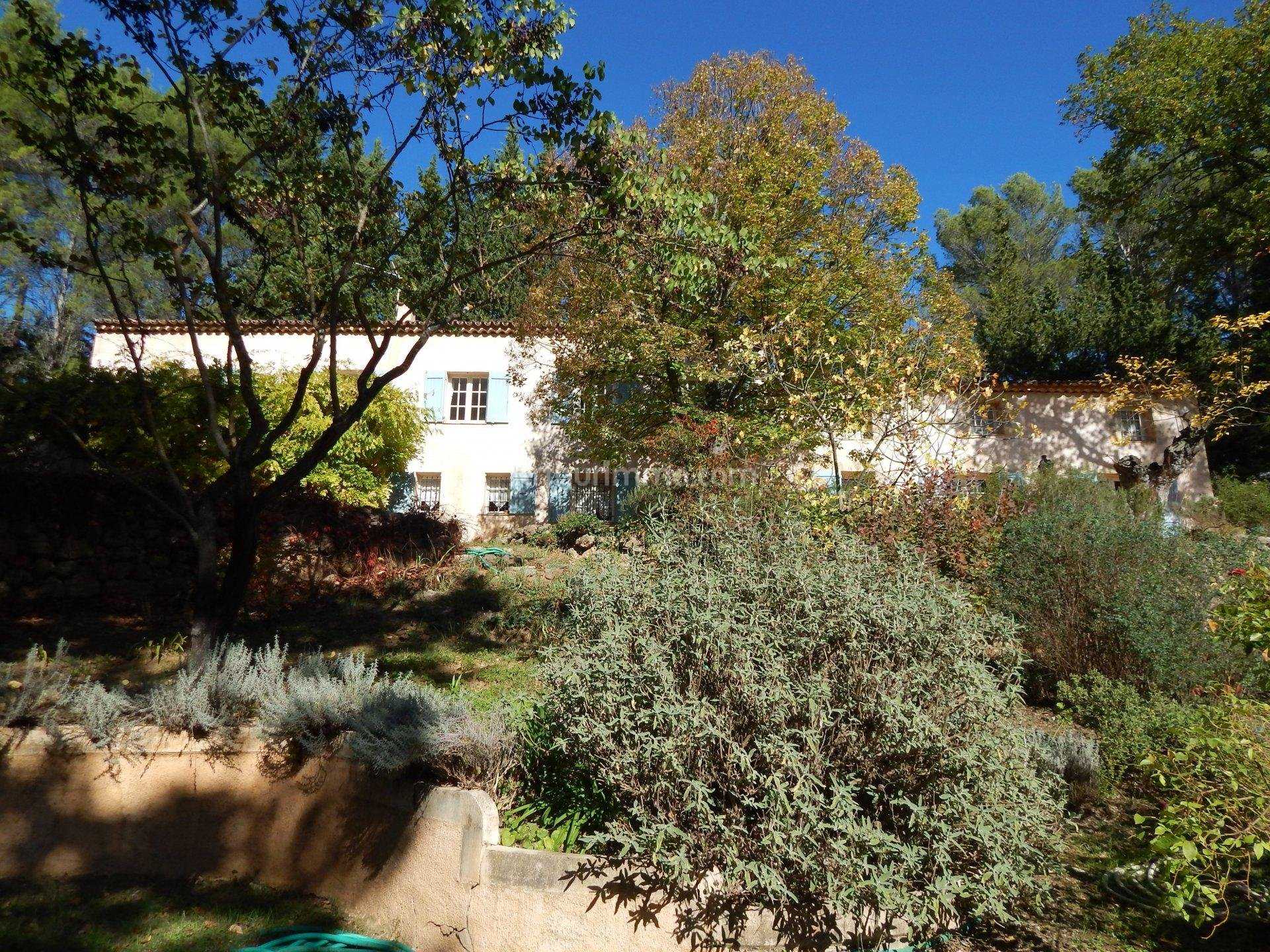 Будинок в Villecroze, Provence-Alpes-Cote d'Azur 10146701