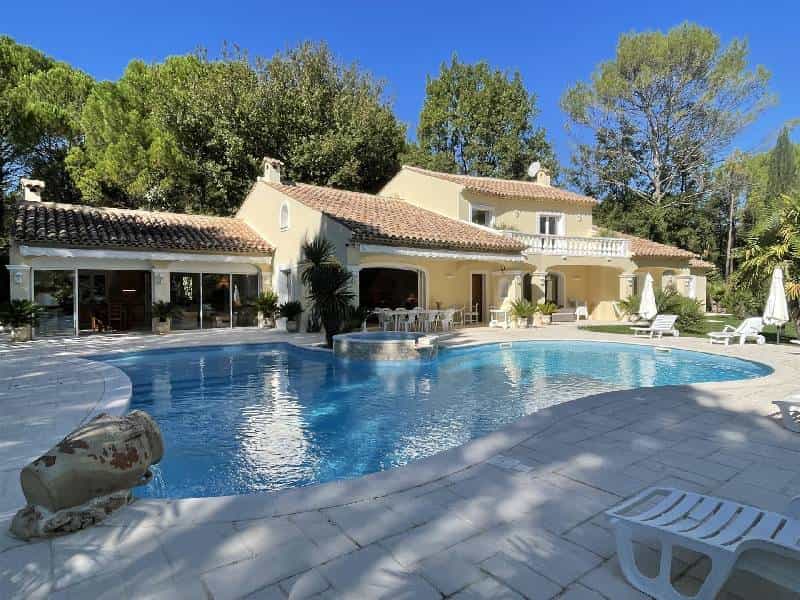Hus i Tourrettes, Provence-Alpes-Cote d'Azur 10146709