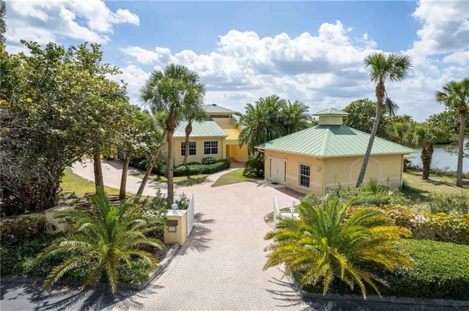 House in Queens Cove, Florida 10146745