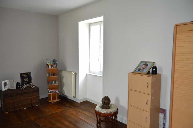 公寓 在 Nanteuil-en-Vallée, Nouvelle-Aquitaine 10146840