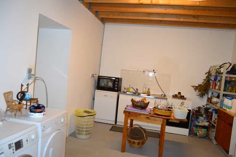 公寓 在 Nanteuil-en-Vallée, Nouvelle-Aquitaine 10146840