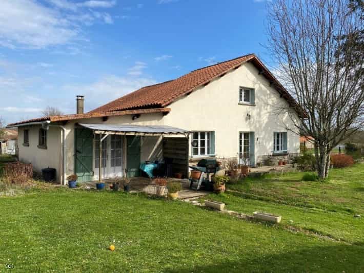 House in Civray, Nouvelle-Aquitaine 10146986