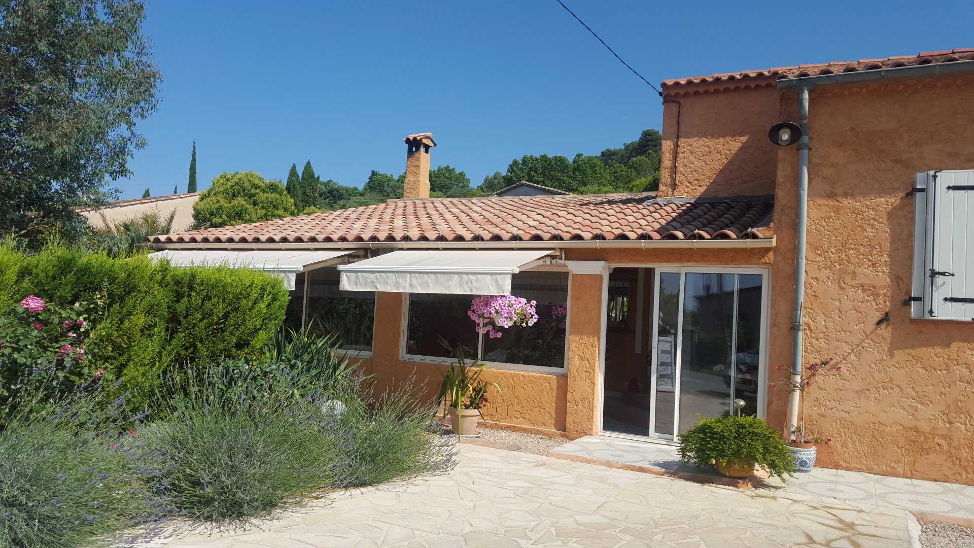 σπίτι σε Lorgues, Provence-Alpes-Côte d'Azur 10147105