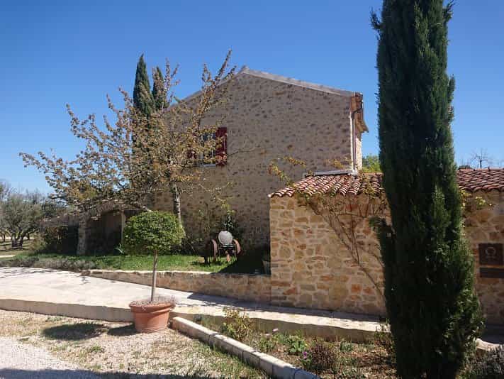 House in Fox-Amphoux, Provence-Alpes-Côte d'Azur 10147119
