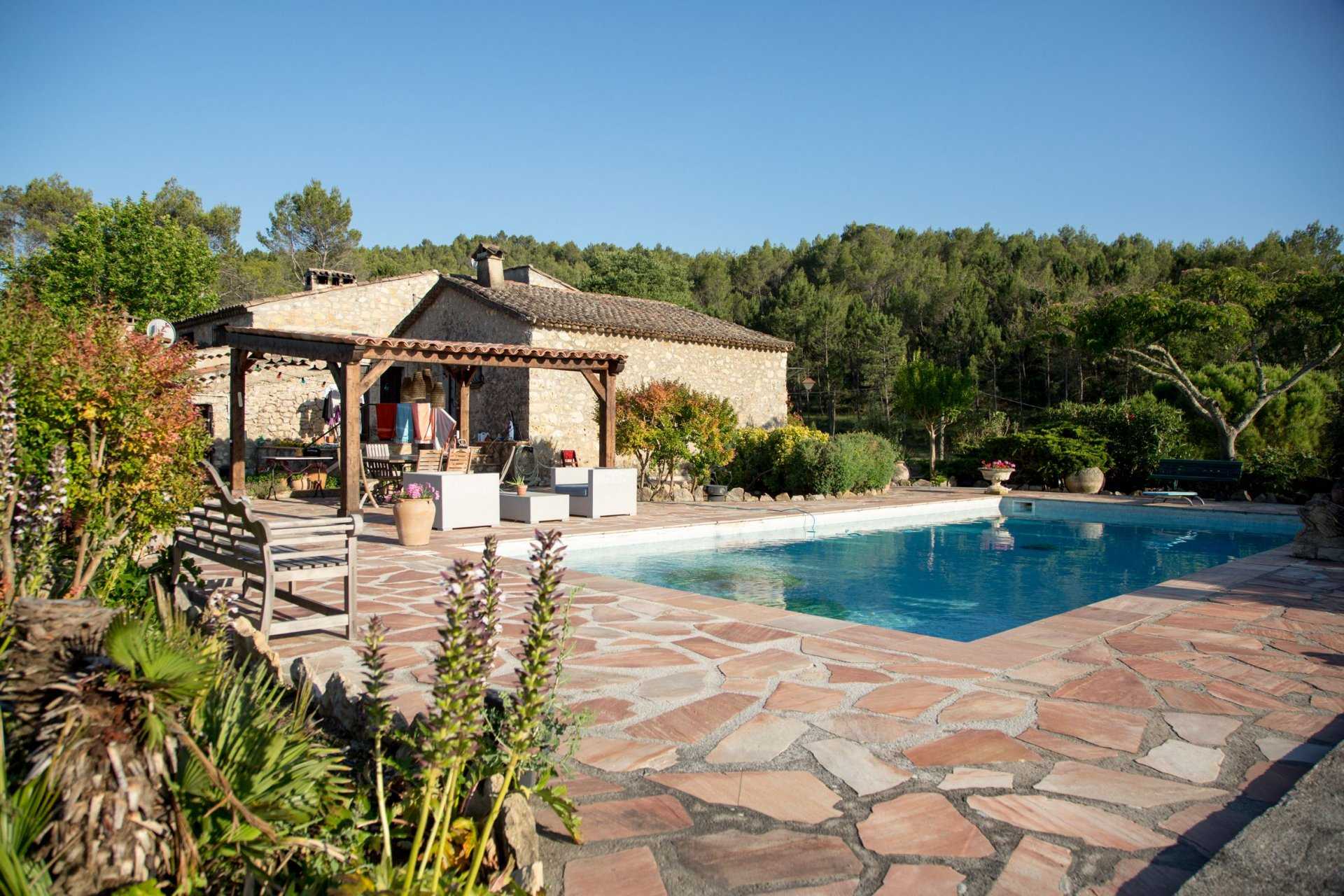 Huis in Entrecasteaux, Provence-Alpes-Côte d'Azur 10147130