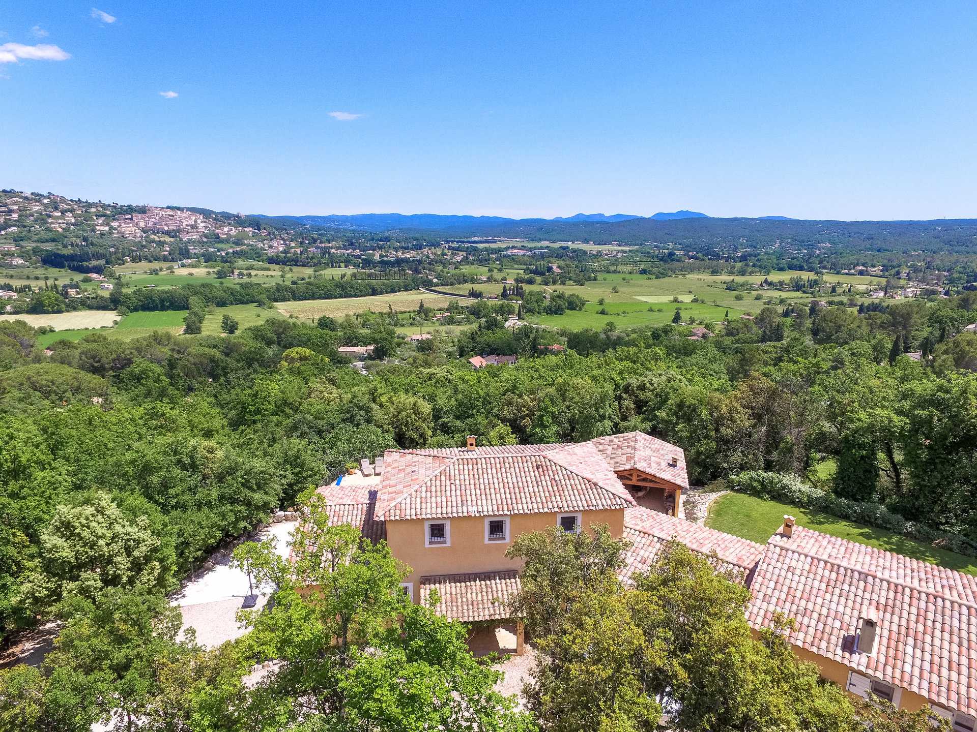 Talo sisään Fayence, Provence-Alpes-Cote d'Azur 10147139