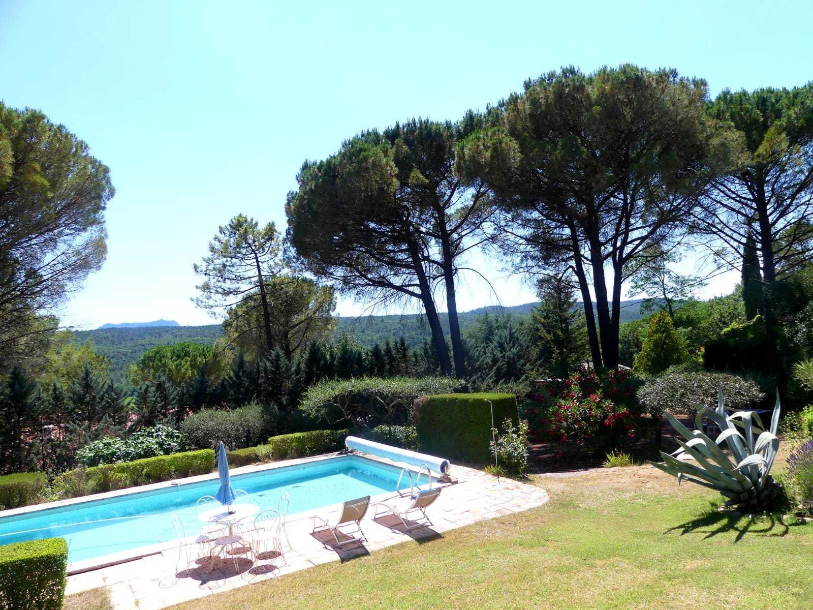 Rumah di Le Val, Provence-Alpes-Cote d'Azur 10147140