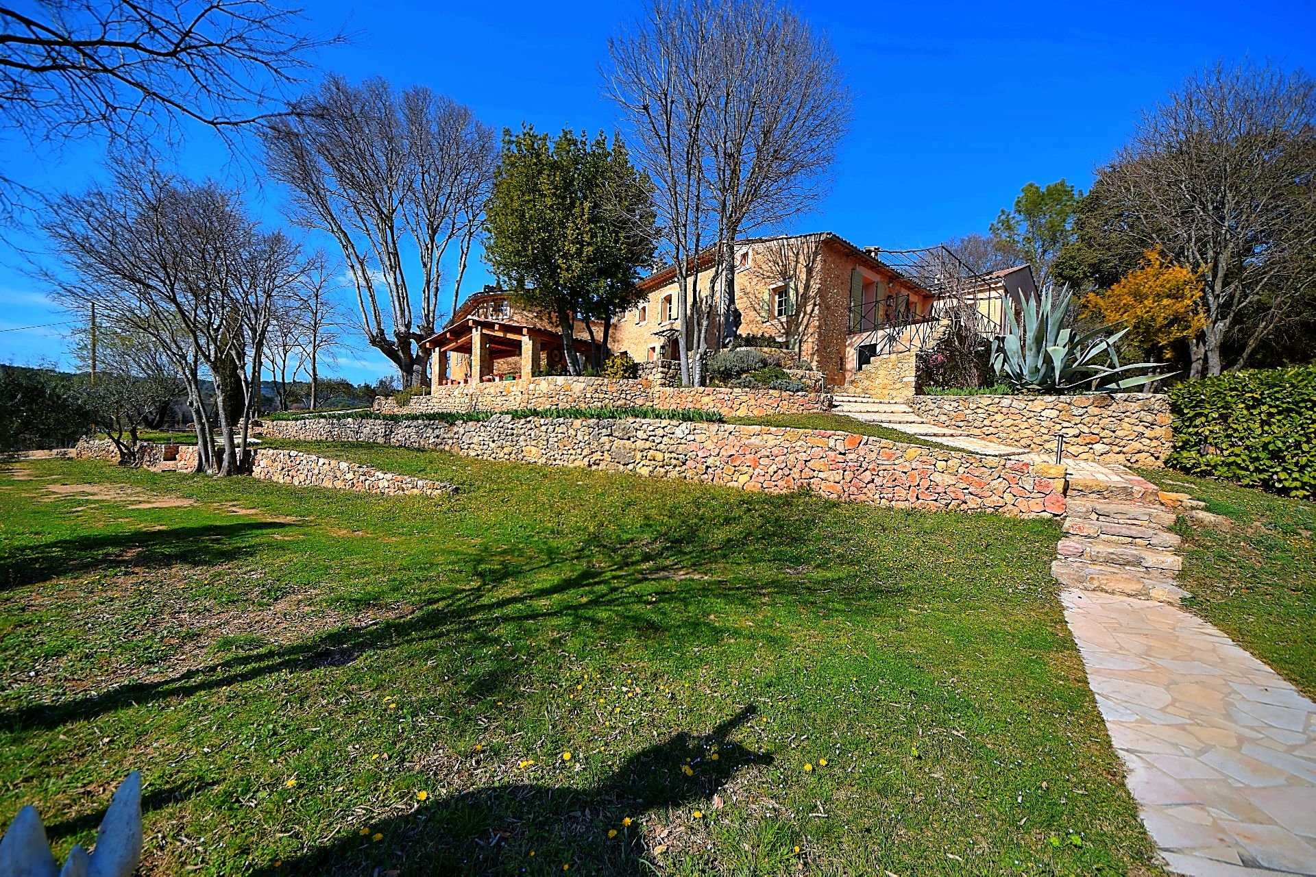 жилой дом в Saint-Antonin-du-Var, Provence-Alpes-Cote d'Azur 10147143