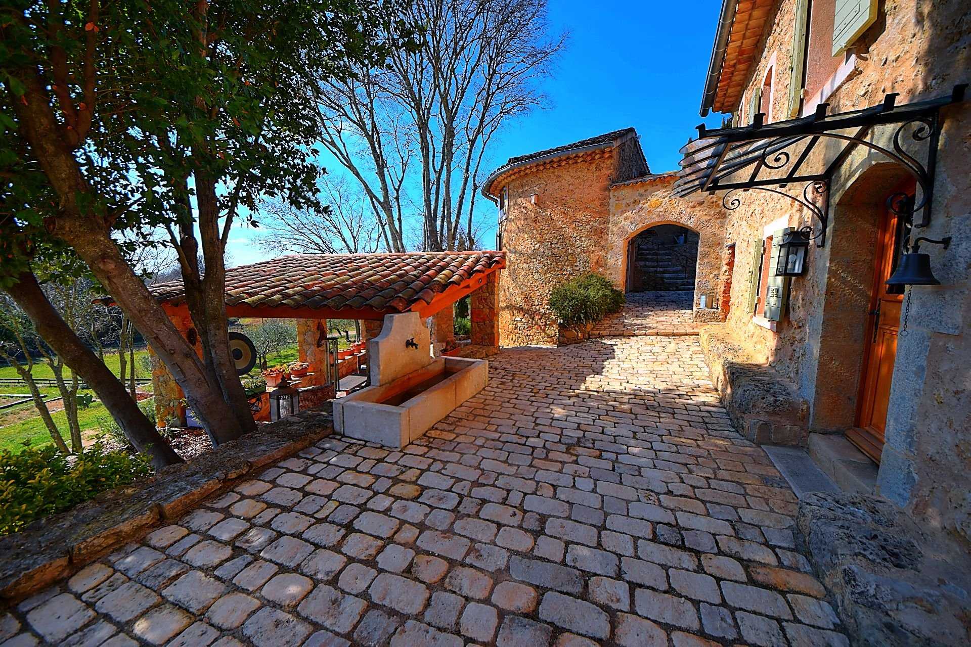 casa en Saint-Antonin-du-Var, Provence-Alpes-Cote d'Azur 10147143