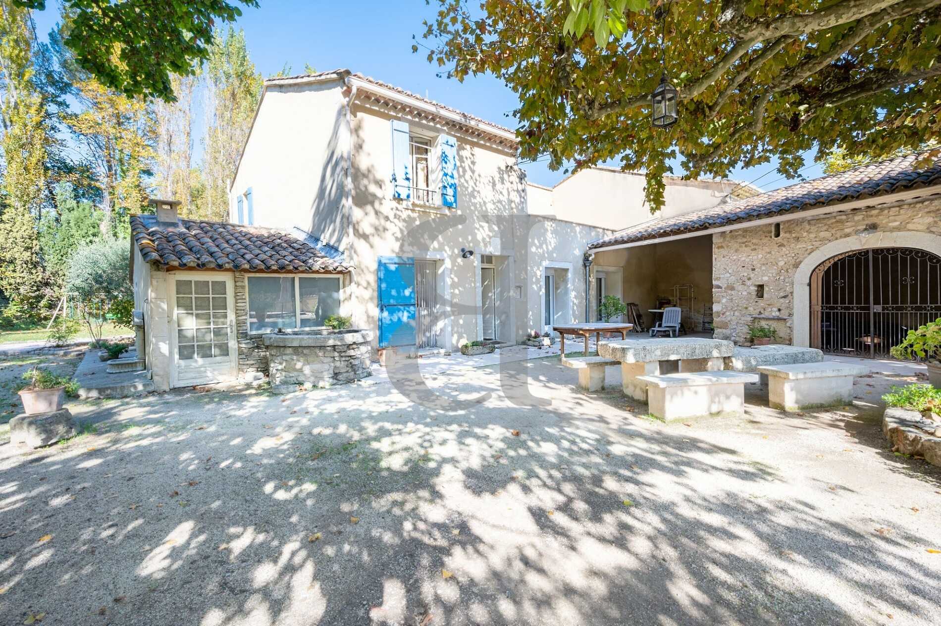 Hus i Pernes-les-Fontaines, Provence-Alpes-Cote d'Azur 10147308