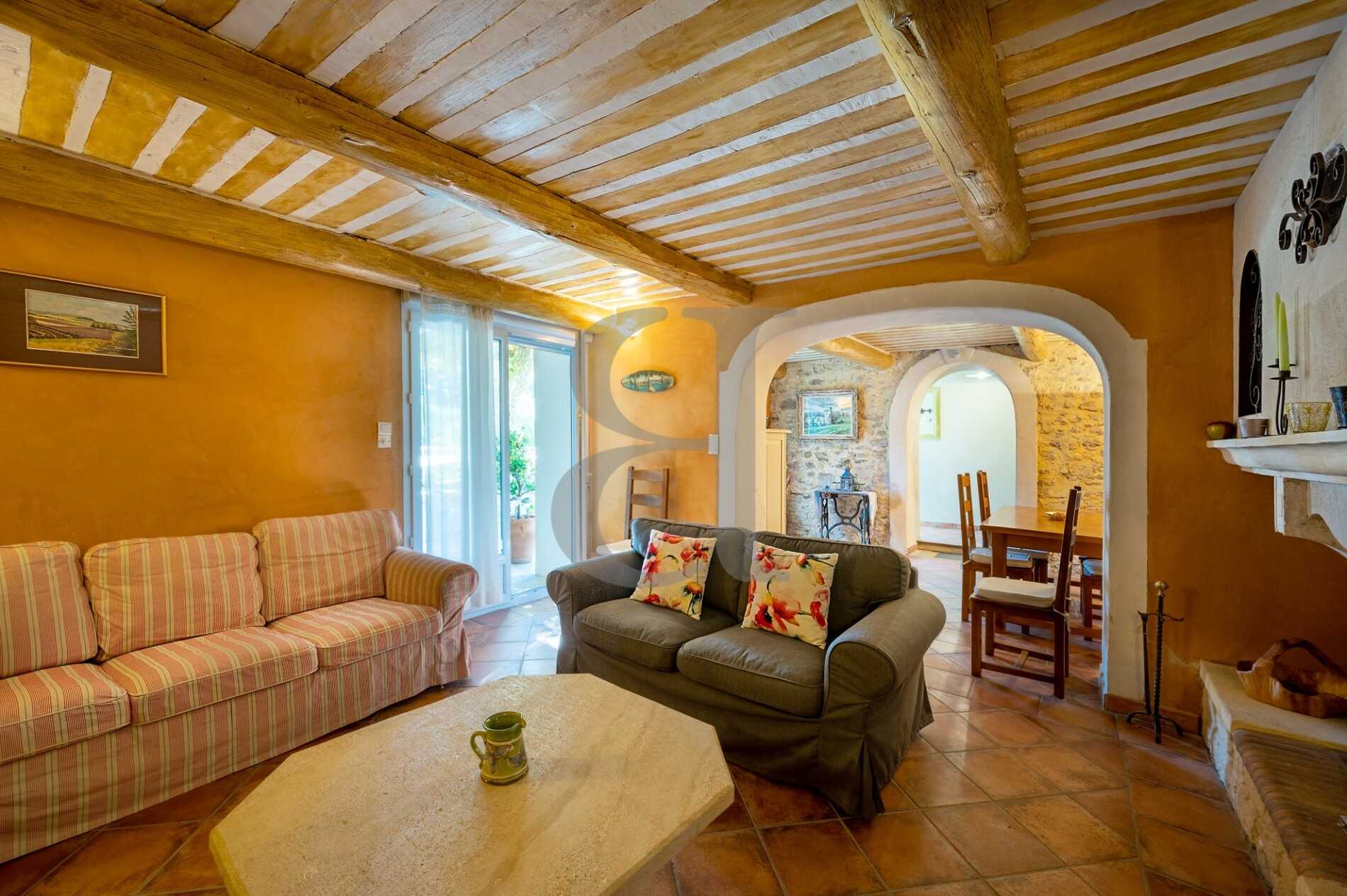 House in Pernes-les-Fontaines, Provence-Alpes-Cote d'Azur 10147308