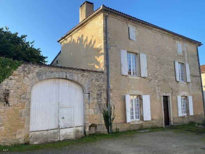 Dom w Verteuil-sur-Charente, Nouvelle-Aquitaine 10148572