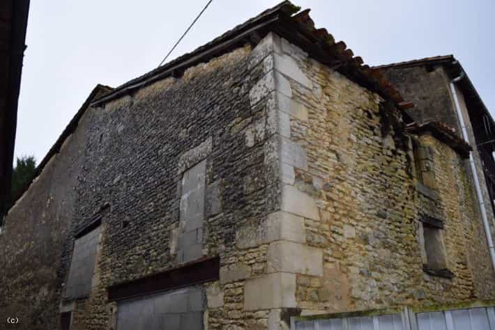 casa no Ruffec, Nouvelle-Aquitaine 10148667
