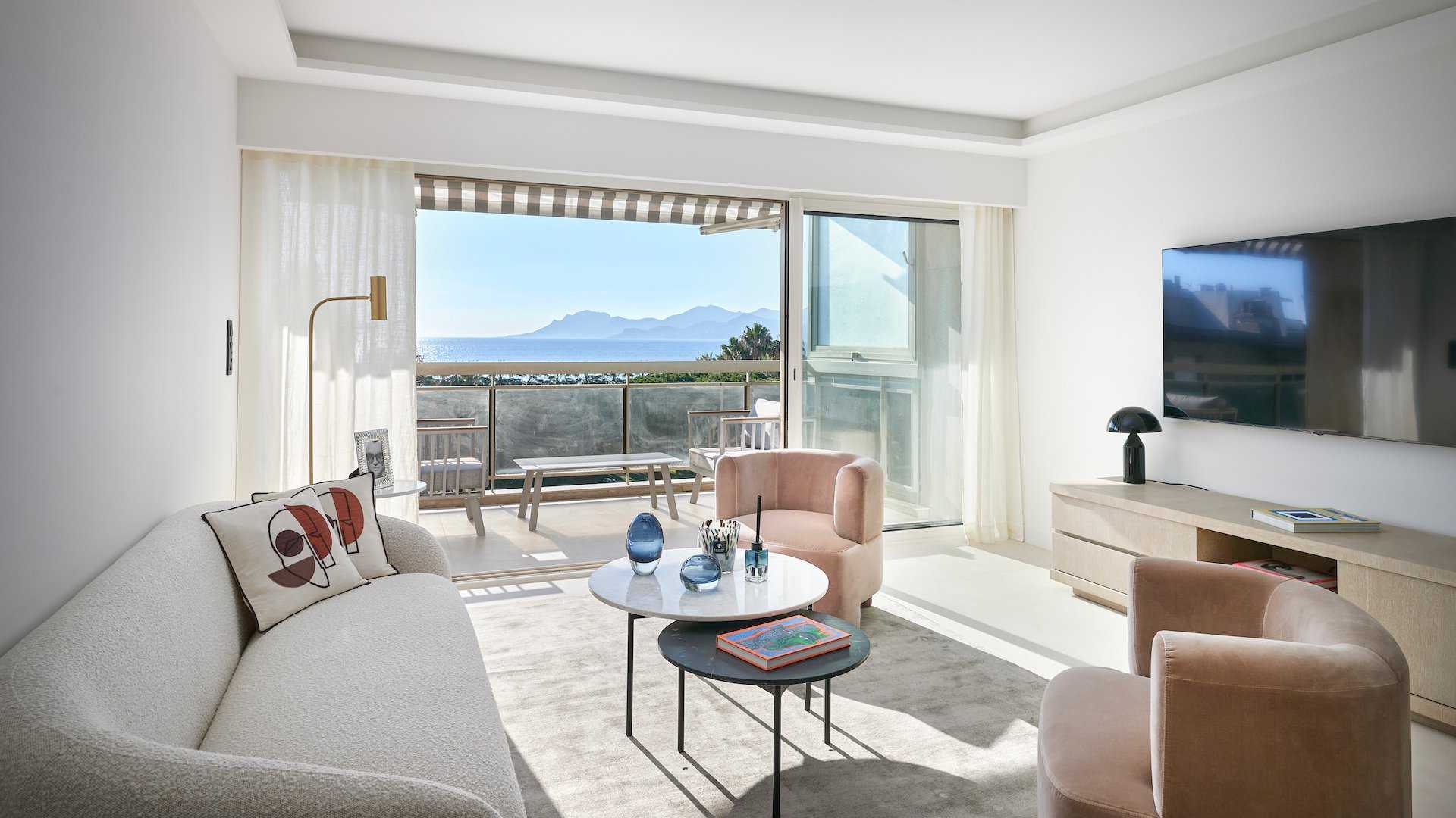 Condominium in Cannes, Provence-Alpes-Côte d'Azur 10148680