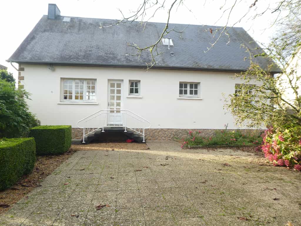Dom w Juvigny les Vallées, Normandie 10148927