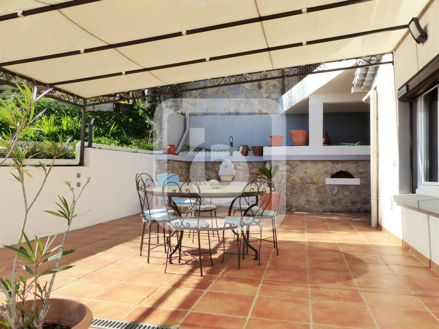 Huis in Costebelle, Provence-Alpes-Côte d'Azur 10149111