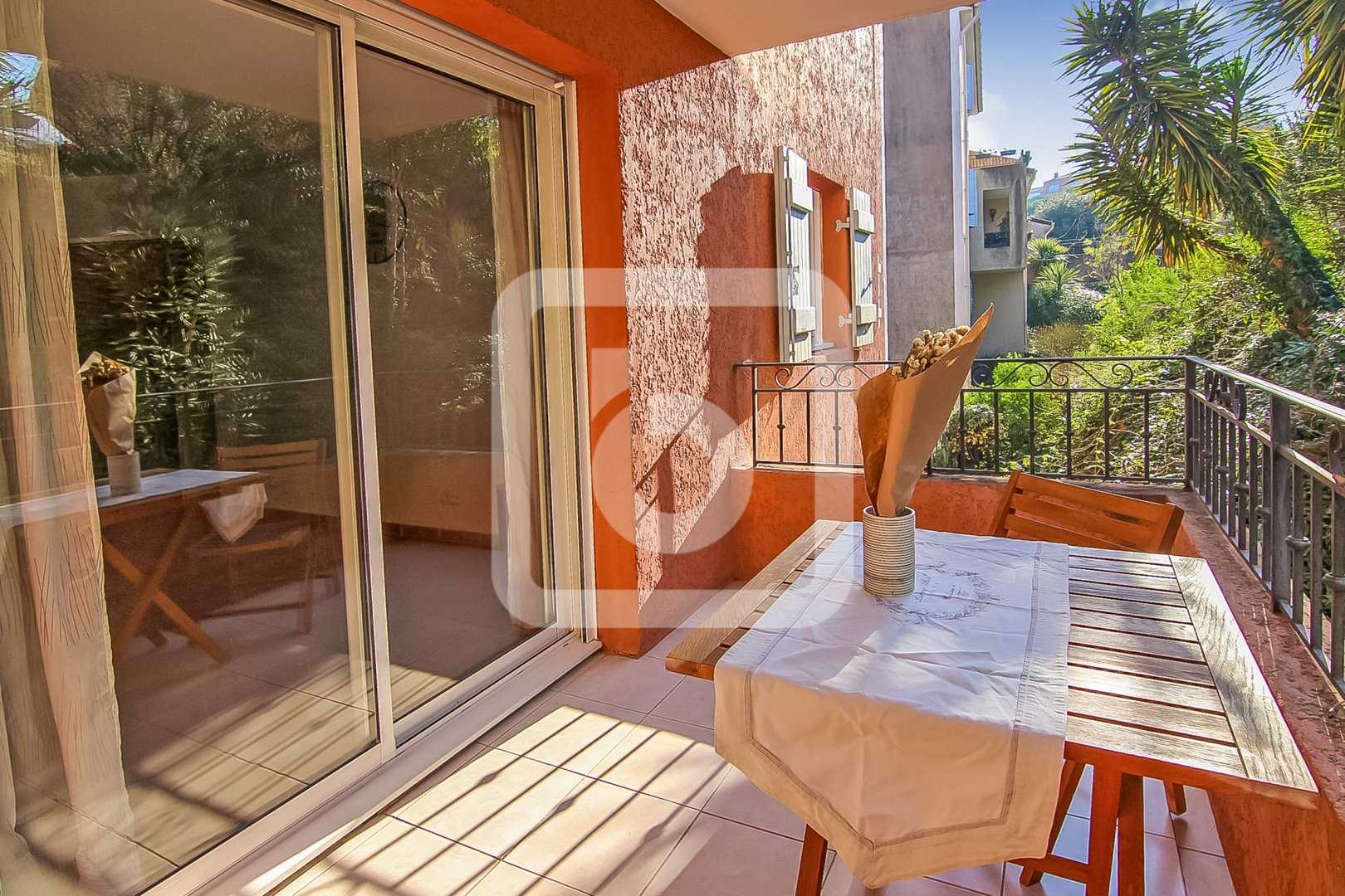 Condominium in Mougins, Provence-Alpes-Côte d'Azur 10149115