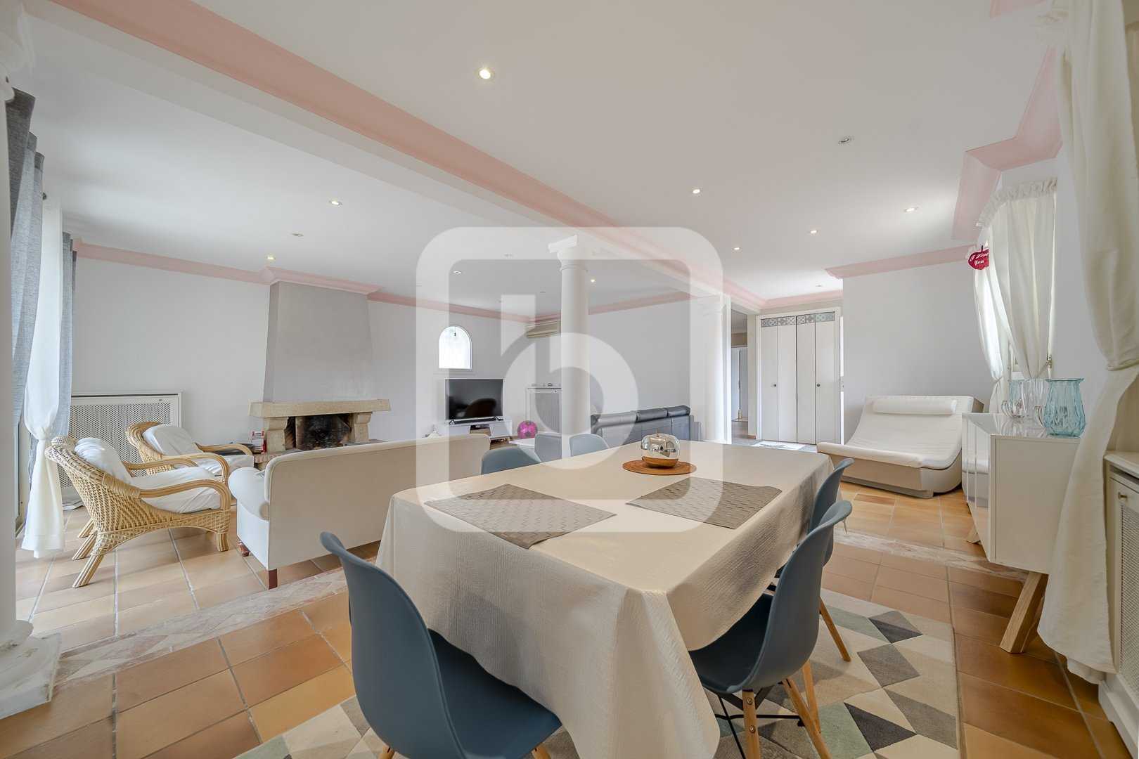 Talo sisään Mougins, Provence-Alpes-Cote d'Azur 10149117