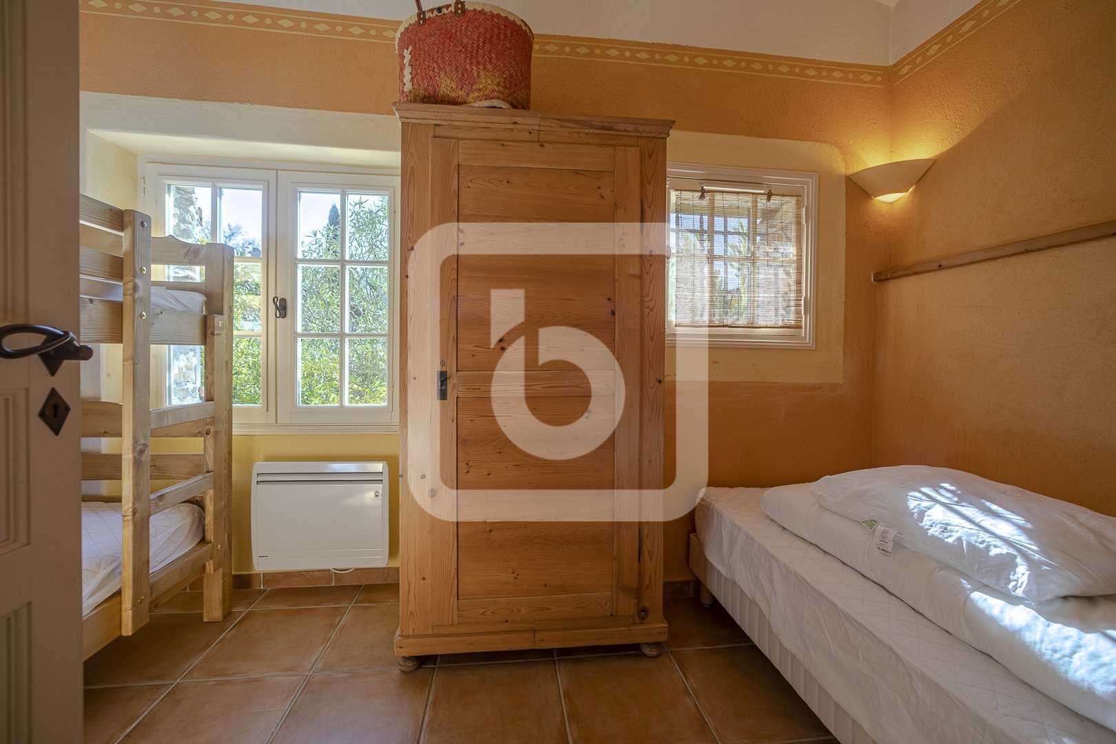 жилой дом в Callas, Provence-Alpes-Côte d'Azur 10149184