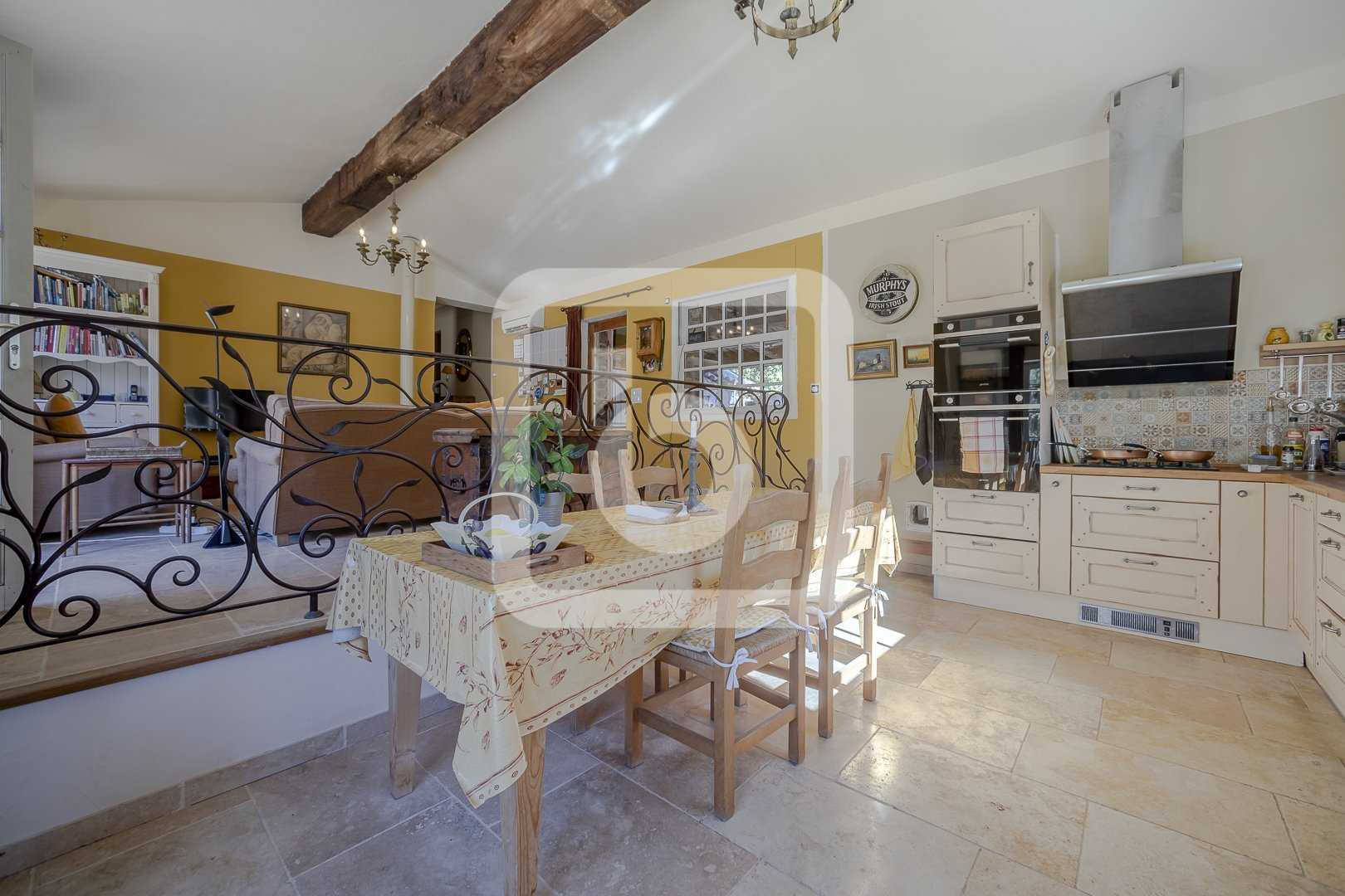 Talo sisään Callas, Provence-Alpes-Côte d'Azur 10149184