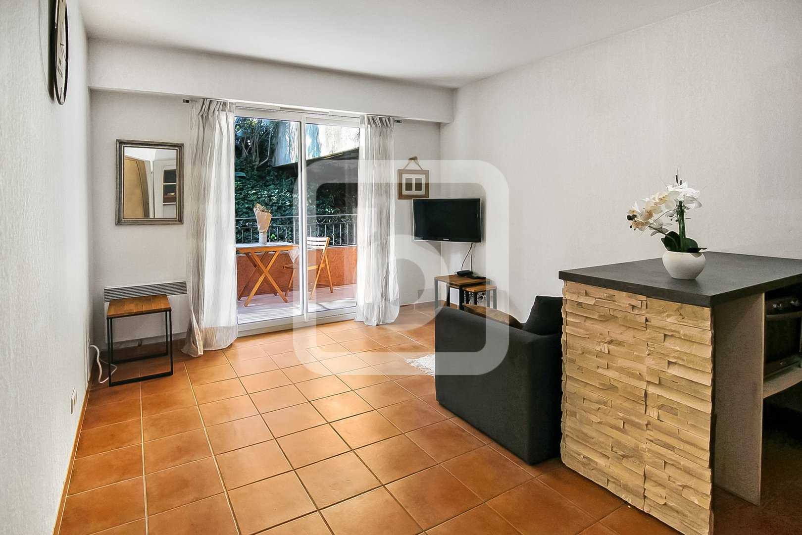 Condominium in Mougins, Provence-Alpes-Côte d'Azur 10149301